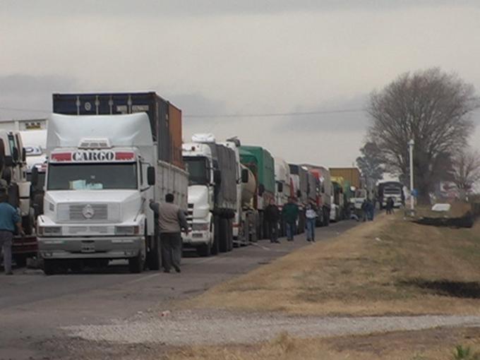 TRANSPORTISTAS AMENAZAN PARALIZAR DESDE HOY LOS PUERTOS DE ROSARIO