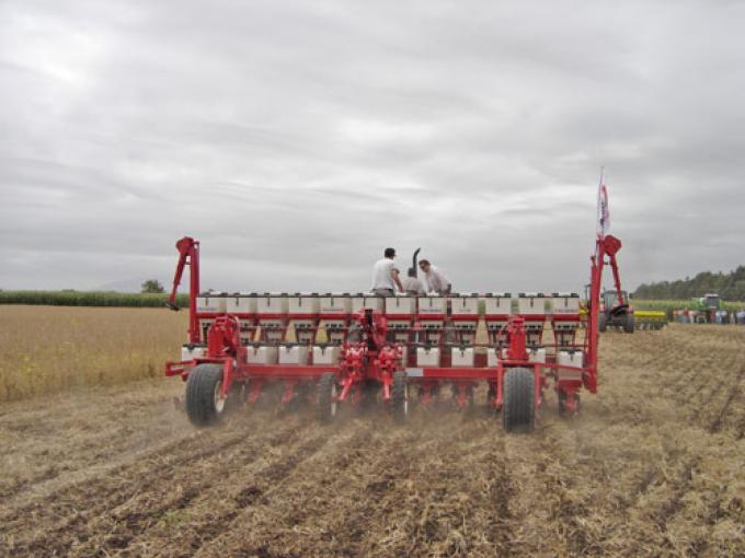 A PESAR DE LOS BUENOS PRECIOS DE LA SOJA CAE LA VENTA DE MAQUINARIA AGRÍCOLA