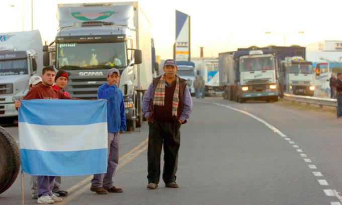 EL CAMPO AMENAZA CON UN PARO NACIONAL POR LOS IMPUESTOS