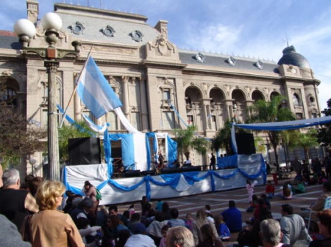 IMPUESTOS: INTERNAS EN EL OFICIALISMO CANCELARON REUNIONES EN EL SENADO