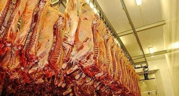 Se sostiene el precio mundial de la carne en medio de la fuerte baja de commodities.