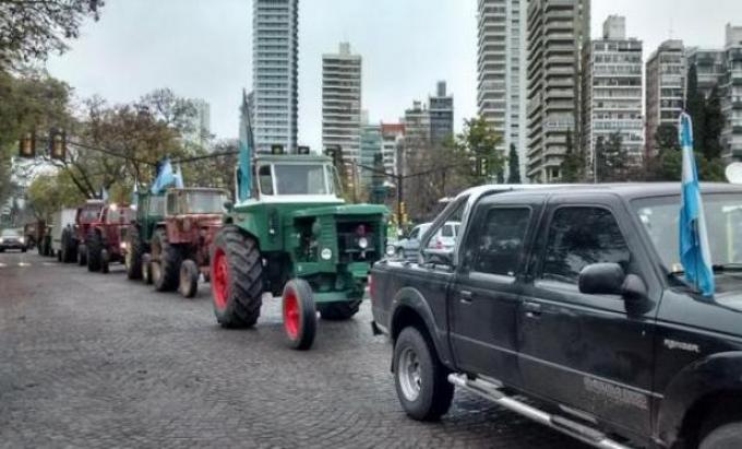 Fuerte tractorazo en plena región agrícola por la situación del campo