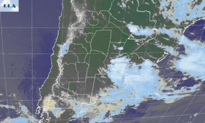 Lluvias revitalizaron a la soja, pero dejaron caminos lamentable
