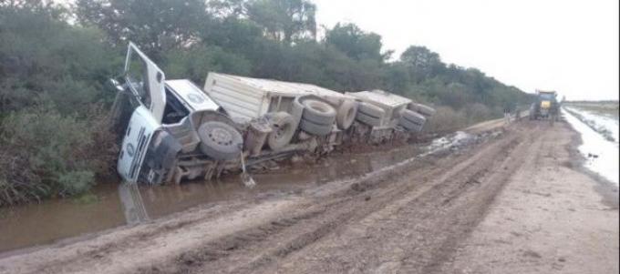 Lifschitz giró fondos a municipios para que arreglar los caminos rurales