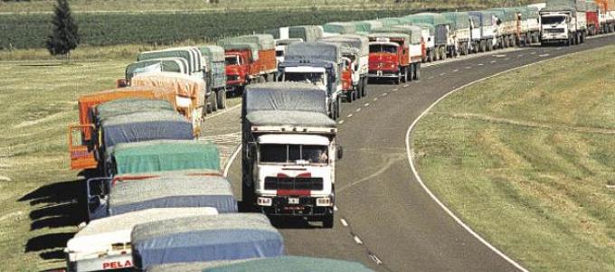Se reflejó en los puertos el paro de los transportistas de granos