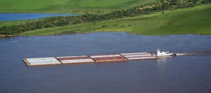 Gobernadores buscan fortalecer el transporte por la hidrovía Paraná-Paraguay