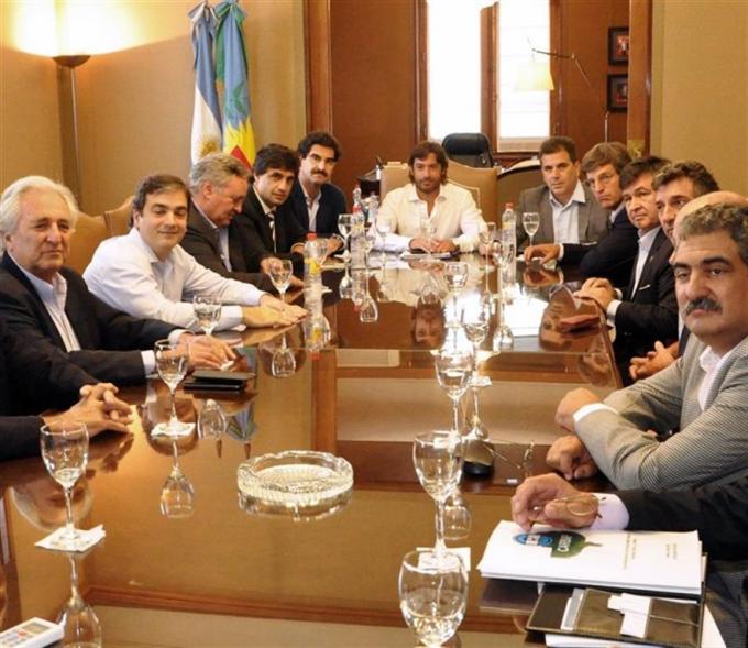 Gesto de Vidal: sus principales ministros se reunieron con el campo