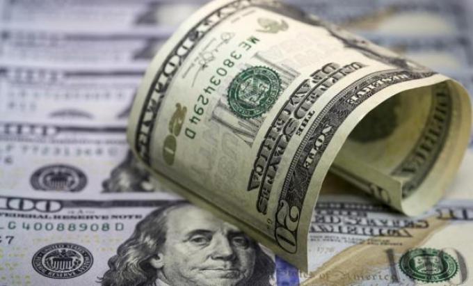 El dólar sigue quieto, pero agita el debate cambiario