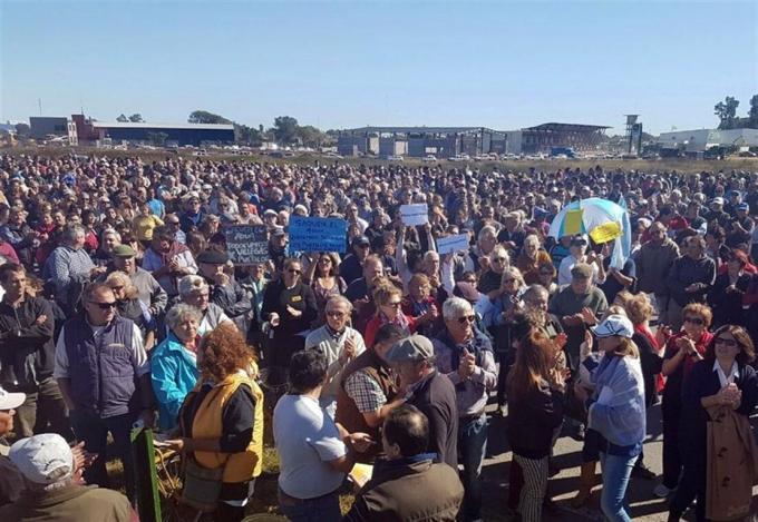 Tras una protesta, prometen más obras en las rutas de General Villegas para que escurra el agua