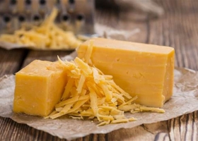 Sigue la guerra del queso: aconsejan no aceptar un pedido de Europa para cambiar los nombres al gouda y al parmesano