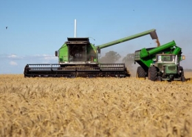 Comenzó a regir un ajuste salarial de casi 38% para tractoristas y cosecheros