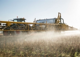 Santa Fe: un diputado pide subir 100% los impuestos a los productores que aplican agroquímicos y bajarlos a quienes no los usan.