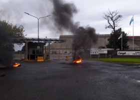 Arrancó la huelga nacional de Aceiteros por tiempo indeterminado por despidos en Cargill