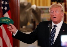 Por la guerra comercial, Trump lanzó un millonario subsidio para el campo.