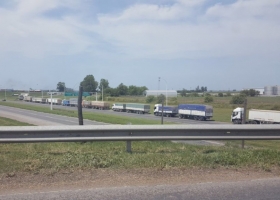 Alerta logística: transportistas autoconvocados comenzaron a movilizarse en los accesos de las terminales rosarinas