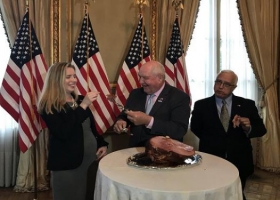 Así celebró un funcionario de EE.UU. el ingreso de carne de cerdo a la Argentina