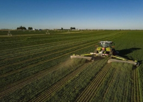 La segadora CLAAS Disco 1100 batió el récord mundial en capacidad de corte 