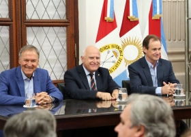 Córdoba y Santa Fe firmaron un convenio para construir un acueducto interprovincial