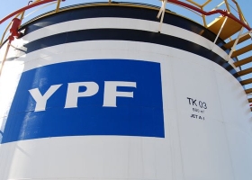 Desde hoy, YPF baja los precios de las naftas y gasoil
