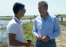 Etchevehere visitó productores de las zonas afectadas por la inundación