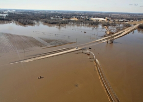 Las inundaciones en EE.UU. ponen en riesgo la siembra de maíz y potencian sus precios