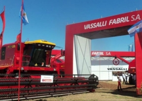 La fábrica de cosechadoras Vassalli otra vez en crisis: reducirán la jornada laboral y harán una auditoría.