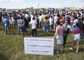 Suba de retenciones. Los productores se movilizaron y en algunos lugares ya piden medidas de fuerza