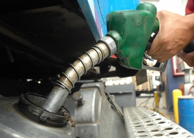 Reclaman que baje el precio de los combustibles por el colapso mundial del petróleo