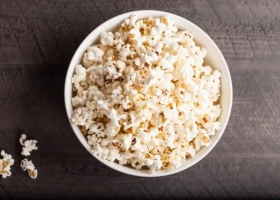 Del cine a la casa. La reconversión del pochoclo por la pandemia.