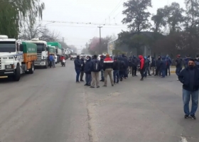 Vicentin. Trabajadores de Algodonera Avellaneda se niegan a levantar un piquete