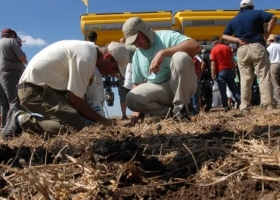 Por la "experiencia histórica", en el campo temen que los insumos estratégicos aumenten en dólares por el súper cepo