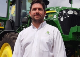 Un equipo, miles de datos y varias miradas en tiempo real: Maximiliano Bonadeo, de John Deere, nos explica cómo cambia la maquinaria agrícola en tiempos de la agricultura digital