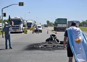 Granos: cayó 31,2% el ingreso de camiones a Rosario por el temor a nuevos bloqueos