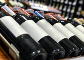 Radiografía de la industria vitivinícola: destacan que el 43 % del precio final de una botella se lo lleva el Estado