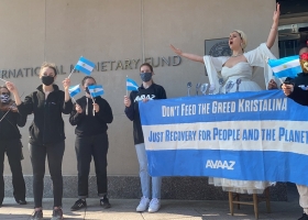 Con esto nos salvamos: “Evita” fue hasta la puerta del FMI para pedir que Argentina pueda cancelar su deuda con superávit ecológico