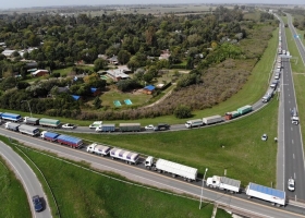 Cosecha: se acelera la llegada de miles de camiones a los puertos del Gran Rosario
