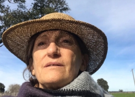 “Todo lo hago al 100%”. Es contadora, docente, baila y preside una confederación de productores