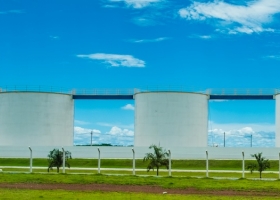 Brasil mantiene el corte de biodiésel del 10% en 2022 y la cadena agroindustrial salió a criticar la medida con los tapones de punta