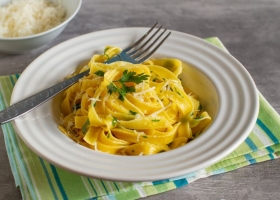 El Gobierno creará un multimillonario fondo para subsidiar las ventas de harina, pan, fideos y pollo