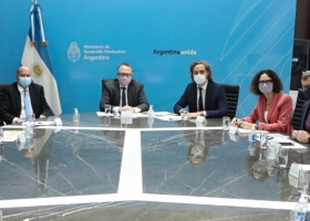 Una foto que vale millones: Una alimenticia confirmó que invertirá en una planta procesadora de papas y obtuvo el primer certificado para poder usar parte de las divisas que genere