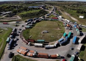 Seguirá el paro de transporte de granos: la Fetra no aceptó el aumento tarifario ofrecido por la CEEA