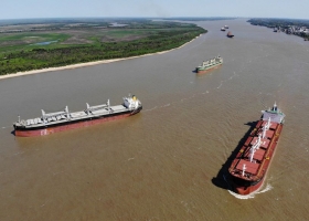 Río Paraná: las lluvias darían un alivio a la bajante histórica