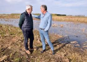 Domínguez recorrió campos anegados en Buenos Aires