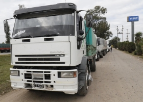 Una entidad transportista alertó sobre un desabastecimiento generalizado si persiste la falta de gasoil