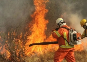 Denuncian al ministro Cabandié por incumplimiento de sus deberes de funcionario en el manejo de incendios