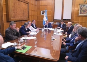 El campo pidió unificar el tipo de cambio a las economías regionales y advirtió que podría dejar de hablar con el Gobierno