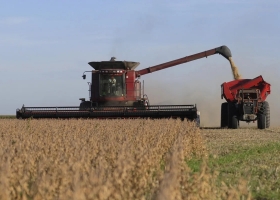 Importaciones las empresas de maquinaria agrícola reclaman producir sin altibajos