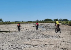 El río que se convirtió en una pista de mountain bike por la sequía