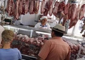 Bajan un 30% el precio de la carne por un acuerdo de precios y subsidiarán el engorde de hacienda