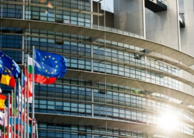 El Parlamento Europeo aprobó la norma que restringe el ingreso de productos provenientes de zonas deforestadas y que no respeten los derechos indígenas.